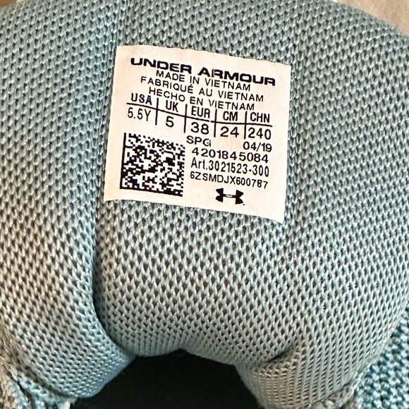 Under Armour running shoes, size 5.5 - Picture 6 of 6